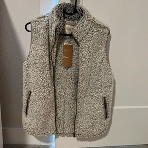 Womens size small Thread + Supply soft plush vest gray/cream color.New with tags